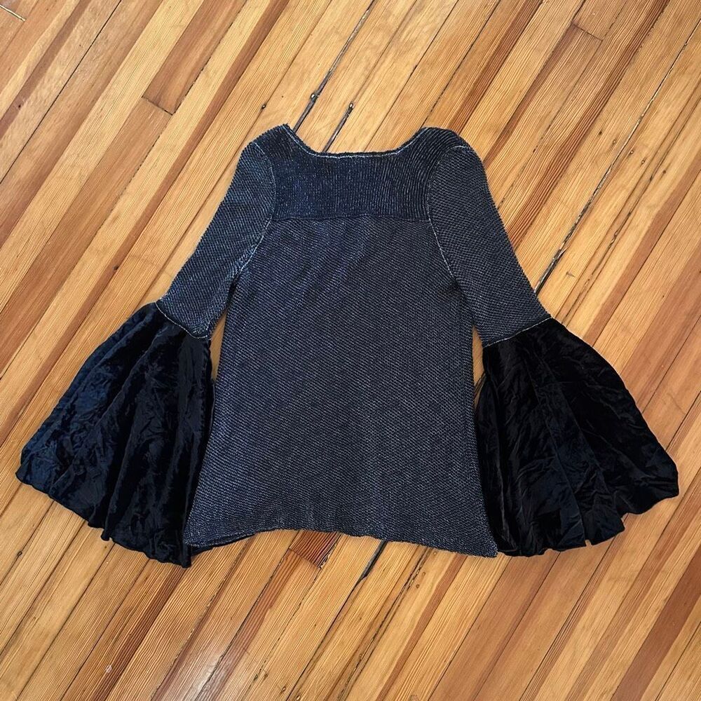 Free People Celestial Velvet Bell Sleeve Sweater in Black Size S NWOT - Picture 3 of 7